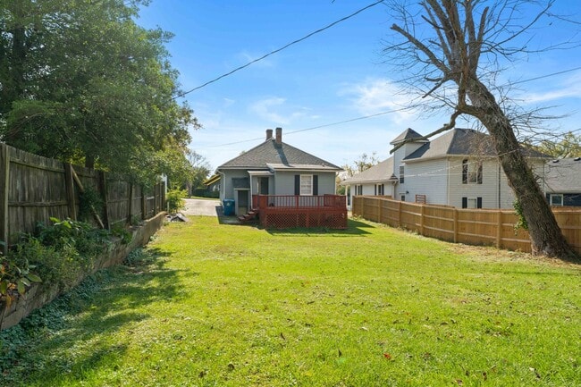 Building Photo - 1319 Maple St