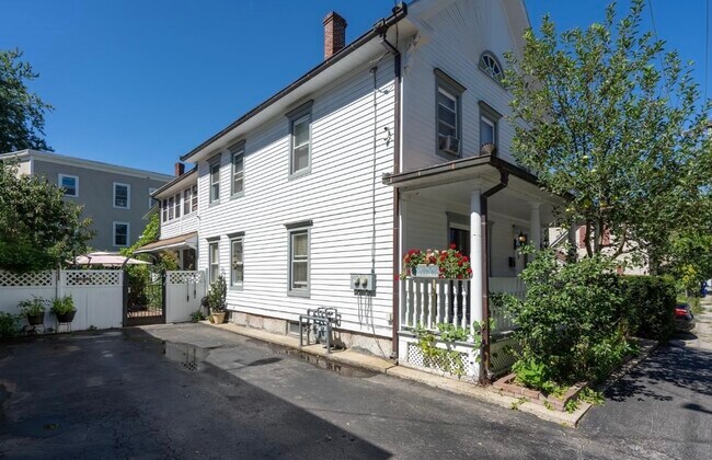 Primary Photo - 24 Jane St