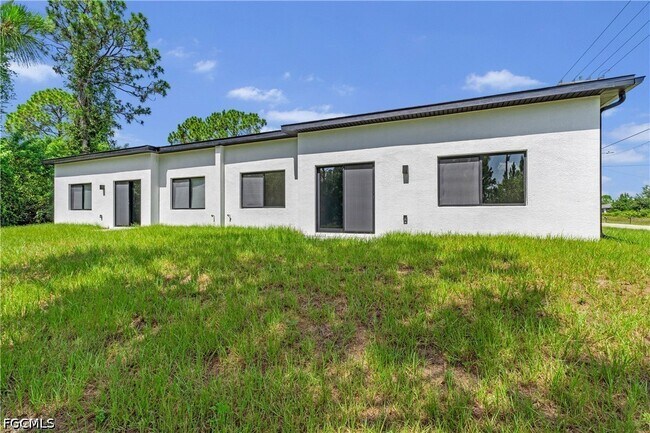 Building Photo - 601 Hawthorne Ave S