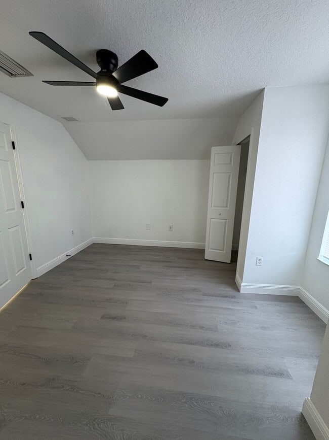 Building Photo - Beautiful 3 Bedroom Home in Groveland, FL!