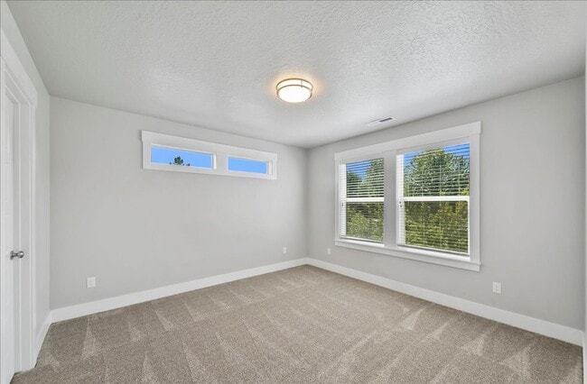Building Photo - Eagle Townhome with Upscale Finishes!
