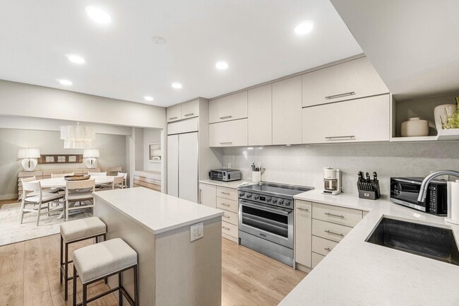 Building Photo - 2717 N Ocean Blvd