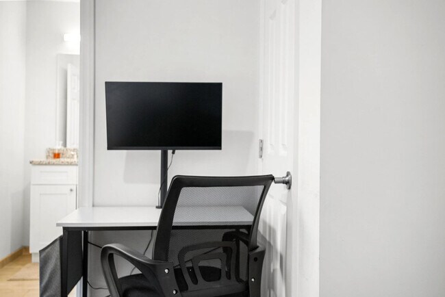 Building Photo - 209 9th St