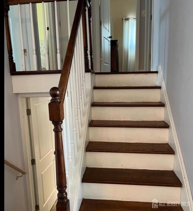 Building Photo - 42 Albert Dr