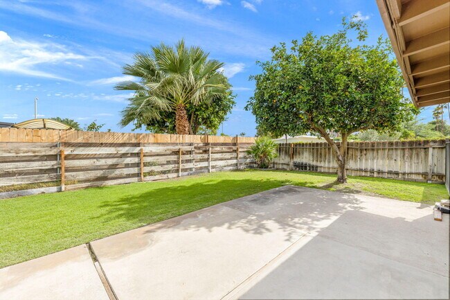 Building Photo - 71996 Vista Del Rio