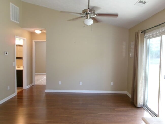 Building Photo - RENT SPECIAL! 3 bedroom home in Walker Woods
