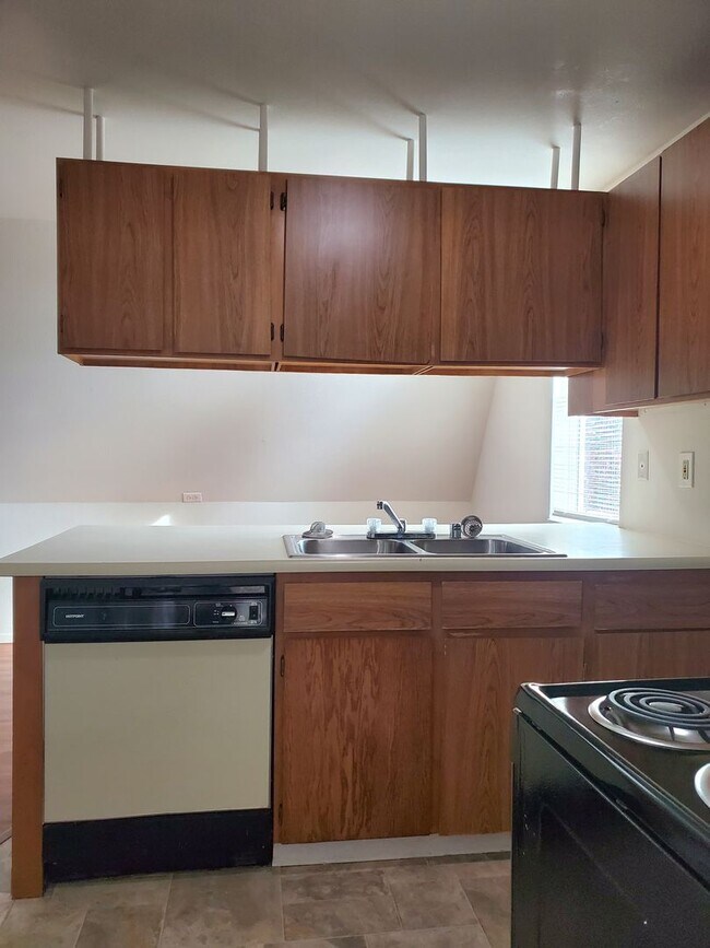 Building Photo - JYG: 3414 Duplex