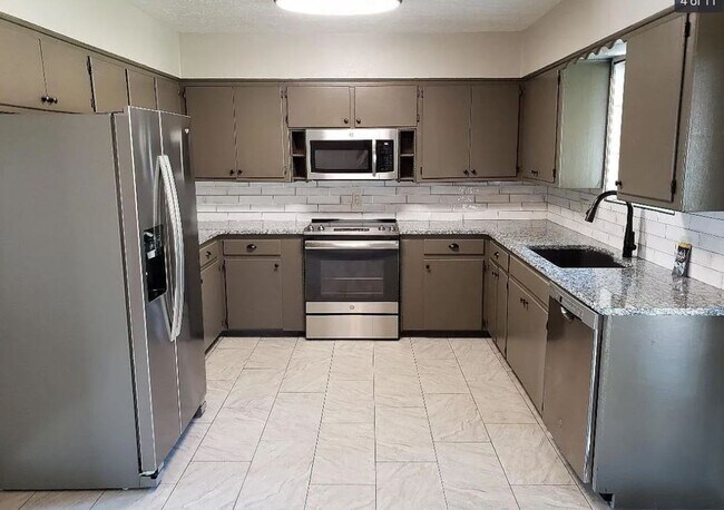 Building Photo - 3829 NW Ferris- AVAILABLE NOW!