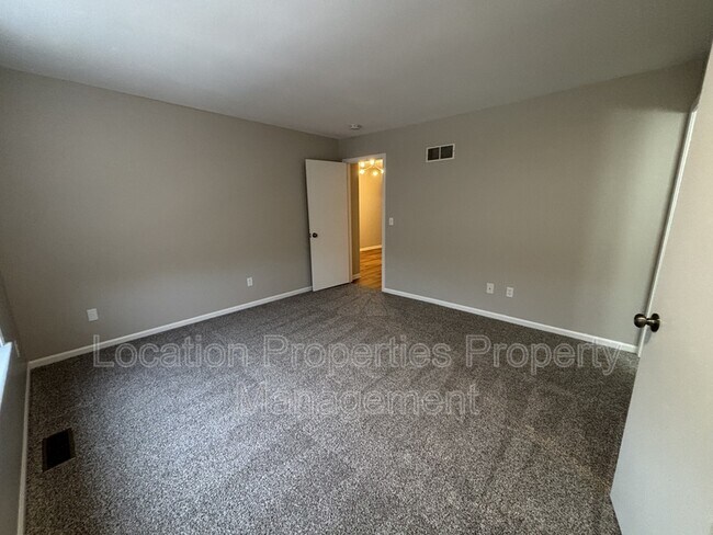 Building Photo - 1424 Applegate Ct