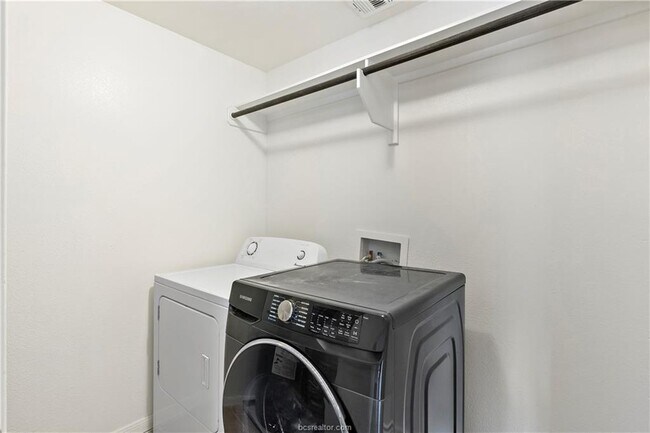 Building Photo - 4336 Nagle St