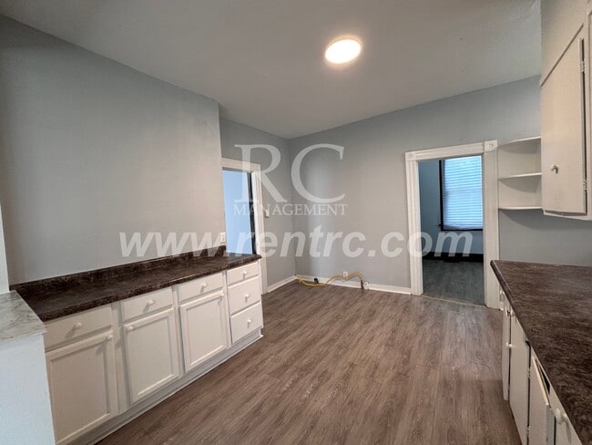 Building Photo - 1501 Walnut-