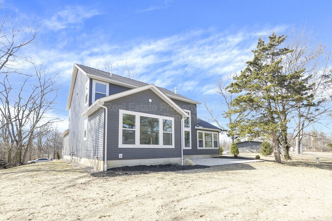 Building Photo - 7570 Dublin Rd