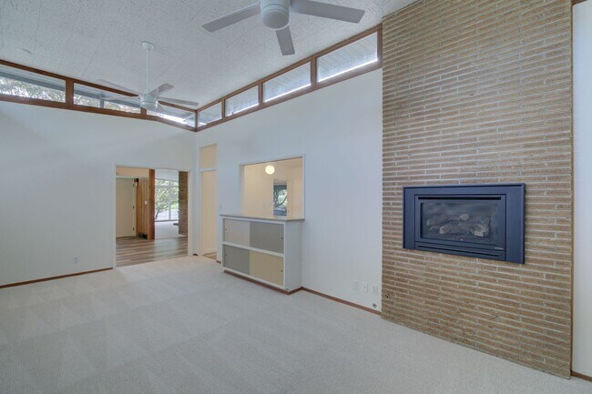 Building Photo - 4Bd/1.75Ba Seattle House