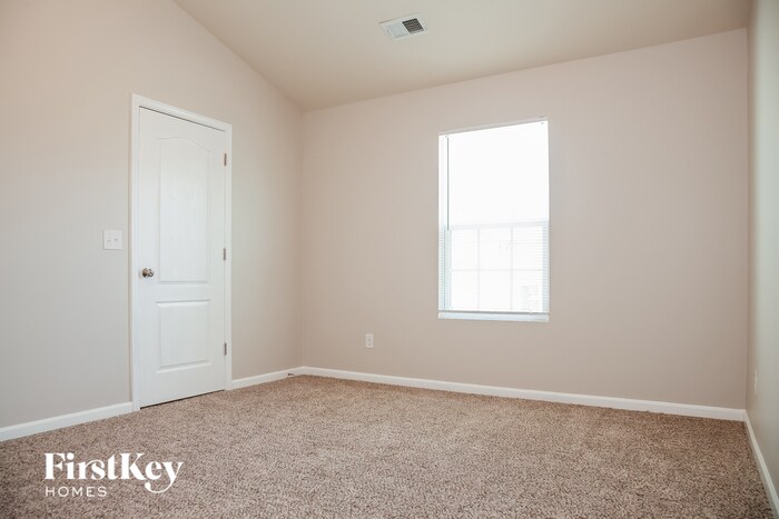 Building Photo - 7405 Hidden Creek Dr
