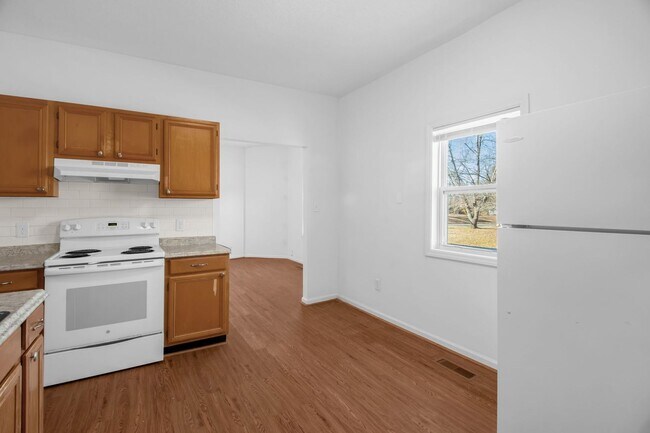 Building Photo - Cozy Home located in Greensboro