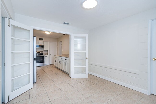Building Photo - Central Gulfport - 3 Bedroom 2 Bath Home