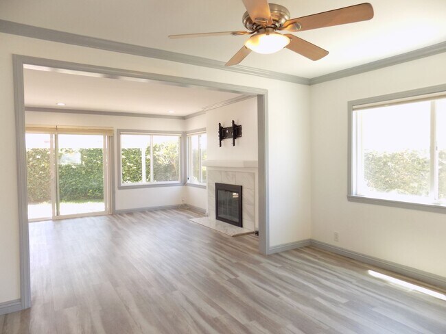 Building Photo - Ranch Style 1 Level, 3Bed/2Bath, Miraleste Pines, Custom Touches Everywhere