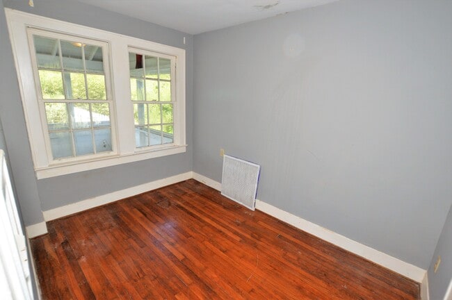 Building Photo - 1211 Highland St