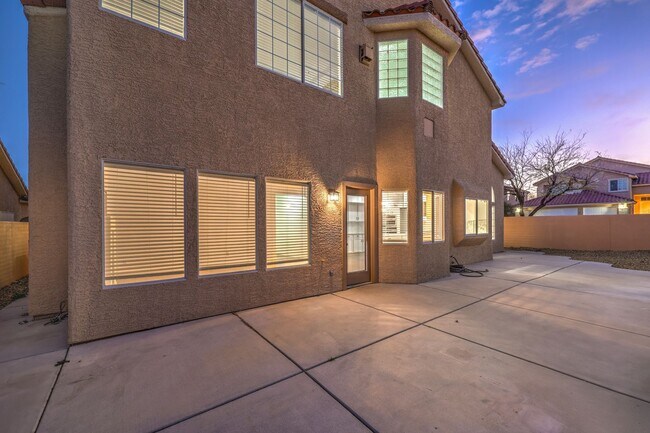 Building Photo - Beautiful 4BR / 3BA Corner-Lot Home with Designer Finishes