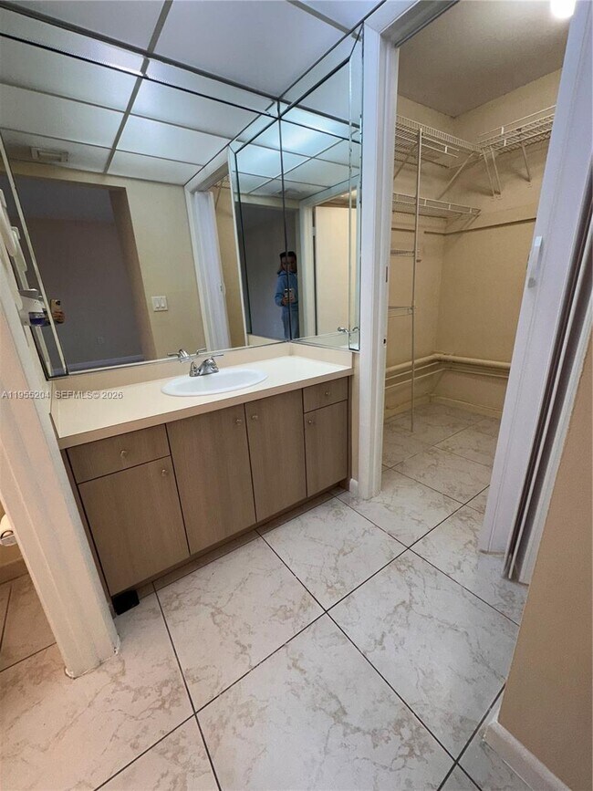 Building Photo - 10875 SW 112th Ave