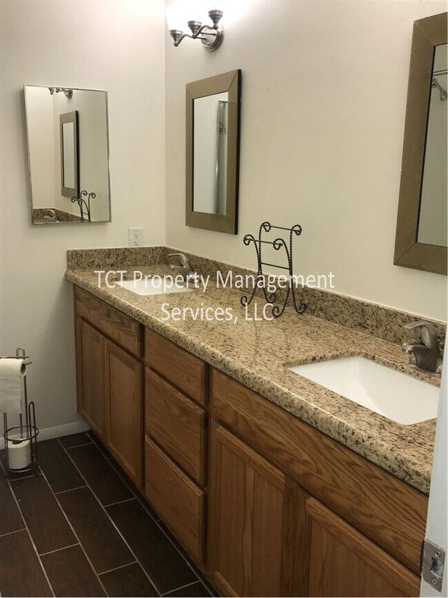 Building Photo - Beautifully updated home in the heart of Tempe!