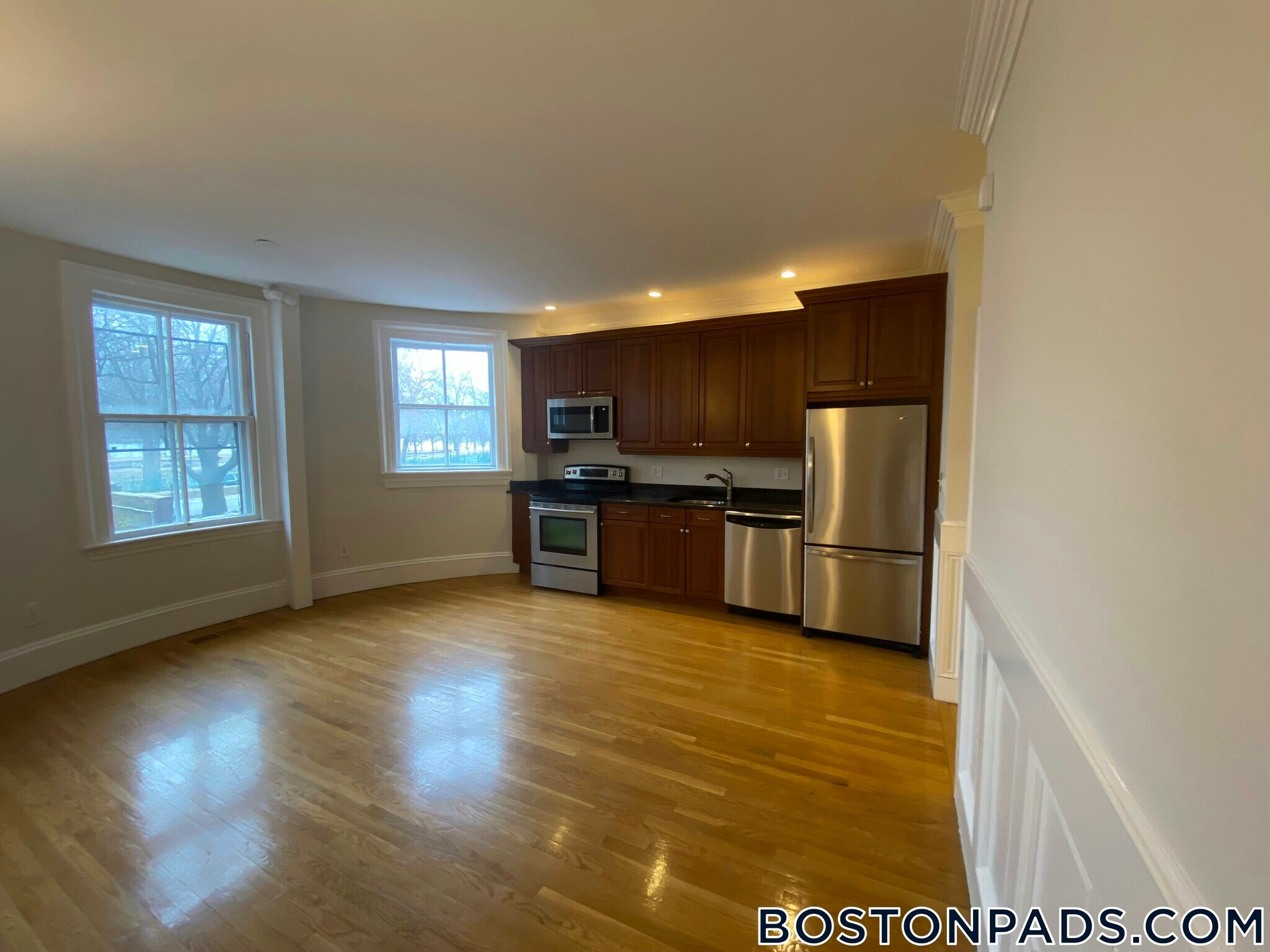 Building Photo - 244 Beacon St