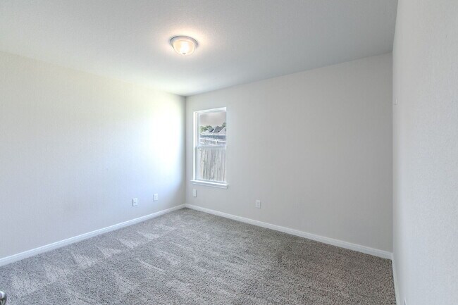 Building Photo - Welcome Home to Modern Comfort in Troy, TX!