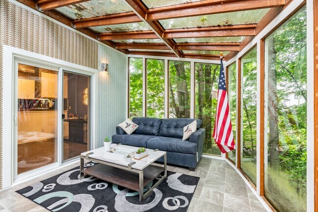 Building Photo - Beautiful 4 Beds and 2.5 Baths house with ...