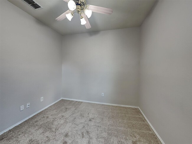 Building Photo - Freshly Updated, Move-In Ready, and Waiting for You!