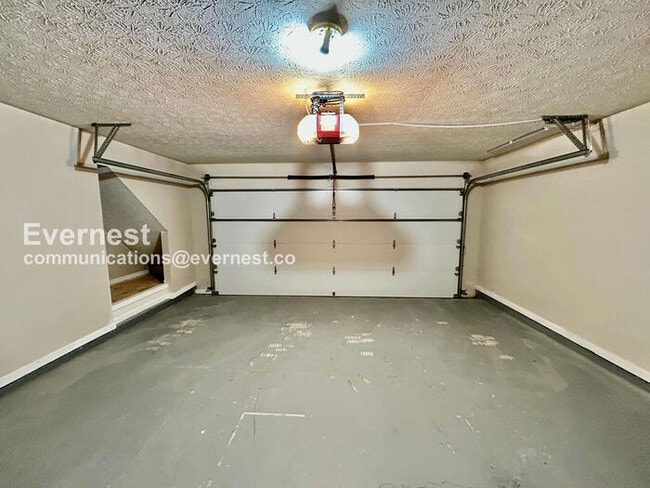 Building Photo - 2250 Winthrope Way Dr