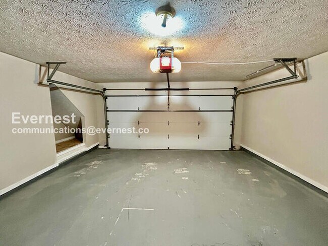 Building Photo - Limited Time Special Offer / 4 Bed, 2.5 Bath Home with Garage / Pet-Friendly / Vouchers Accepted ...