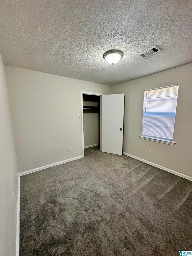 Building Photo - 678 Cummins Ave