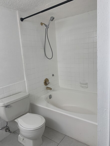 Master Restroom - 2826 S Bartell Dr