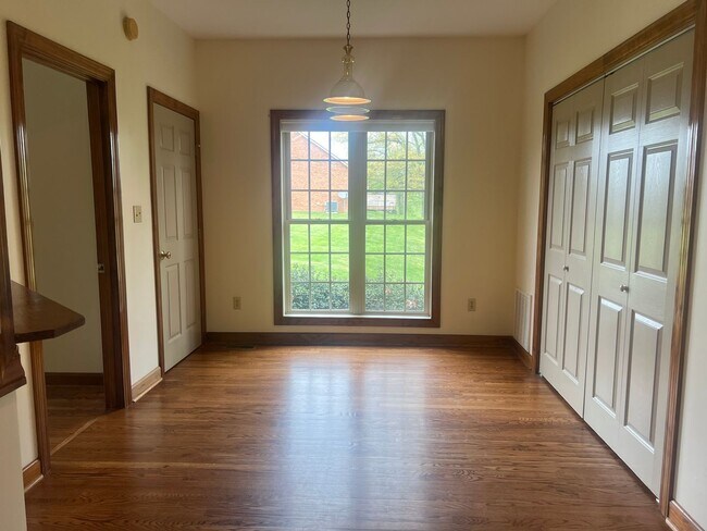 Building Photo - 1212 Ridgewood Ct
