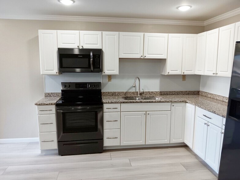 Kitchen 2 - 1628 S 6th St