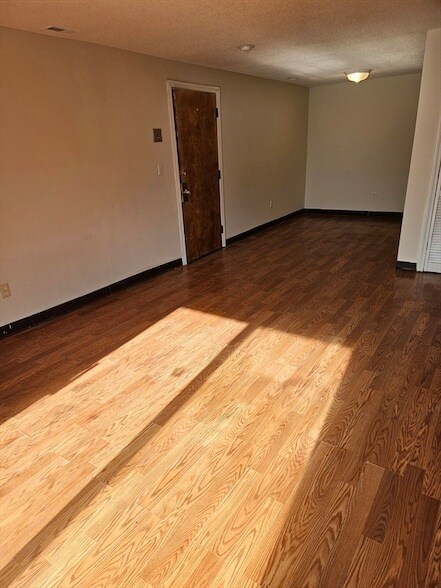 Building Photo - 75 Scotch Pond Pl