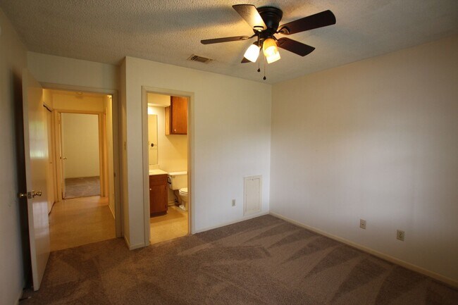 Building Photo - 12414 Cimmarron Dr