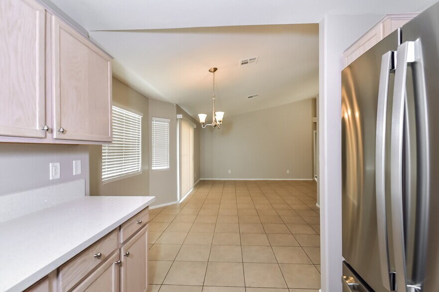 Building Photo - 5828 Meadow Dale Dr