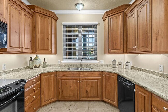 Building Photo - Fully Furnished 2 Bedroom Home.