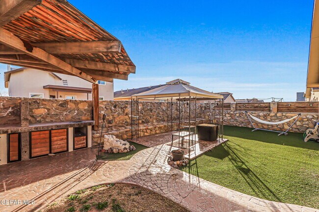 Building Photo - 12776 Tre Maximiliano Ave