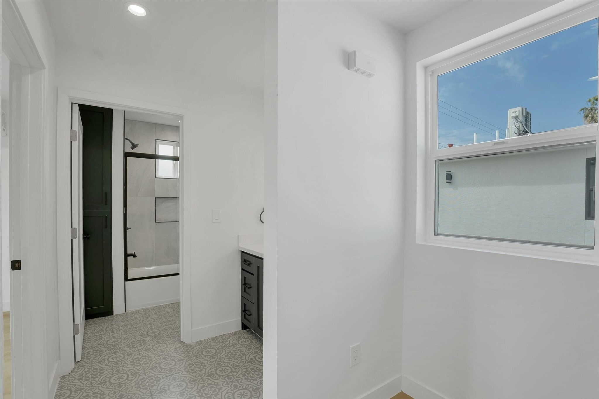 Building Photo - 2114 E 2nd St