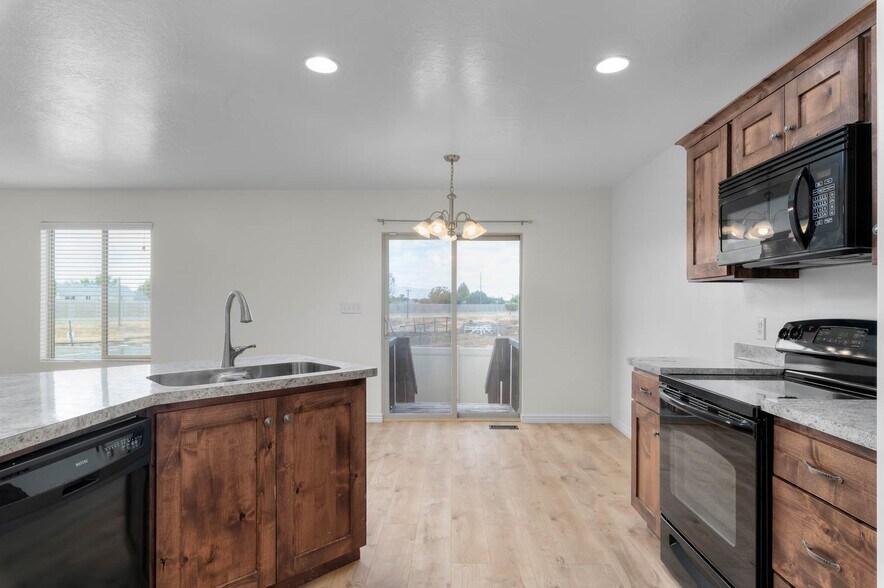 Building Photo - 246 S 1800 E