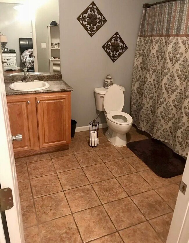 Building Photo - 3 Bed 2 Bath House