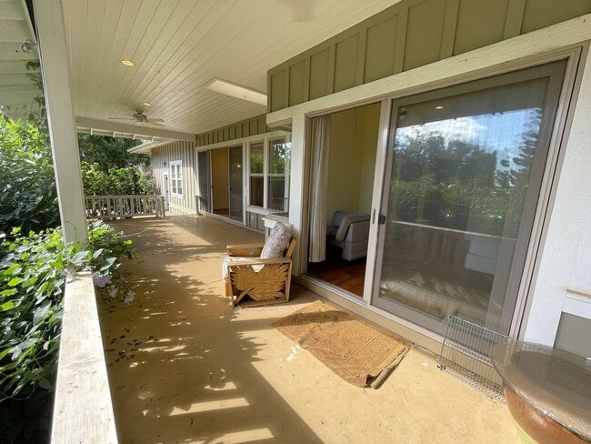 Building Photo - 240 Aulii Dr