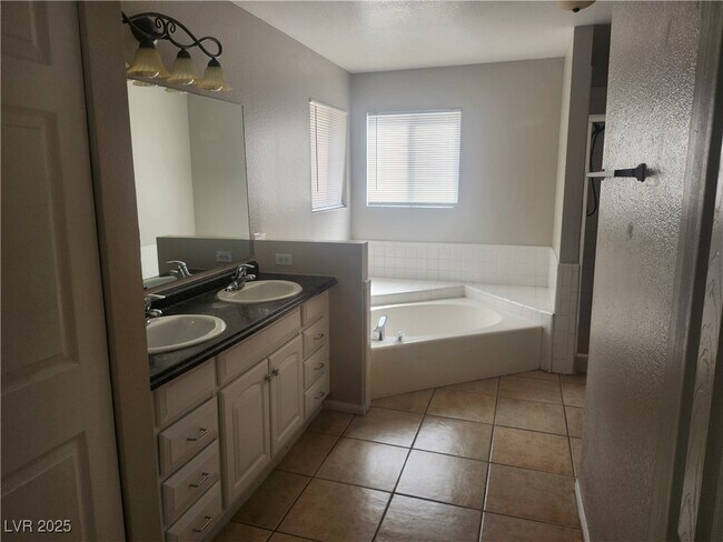 Building Photo - 3850 Steinbeck Dr