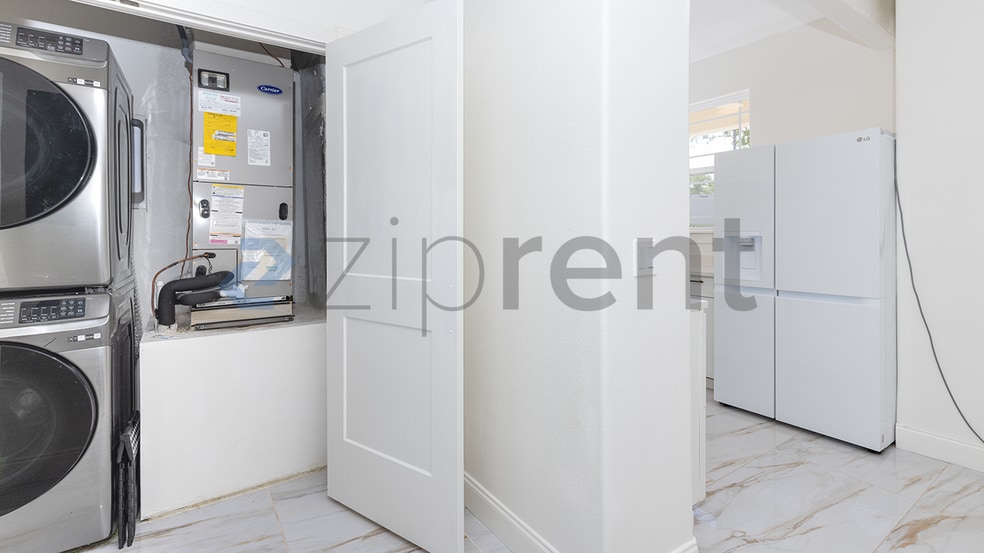 Building Photo - Unit