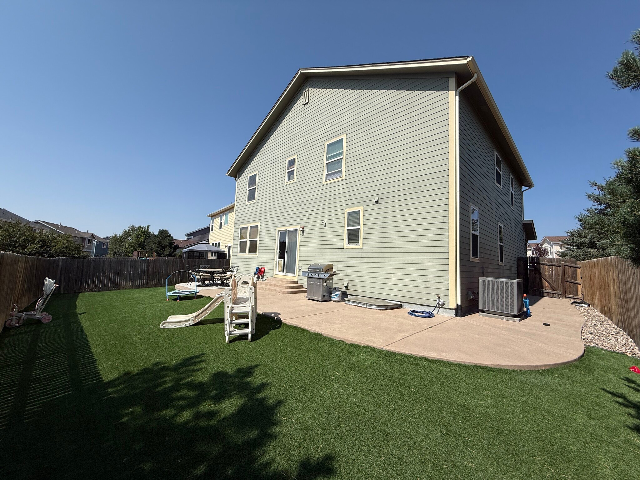 Building Photo - 2409 Capital Dr