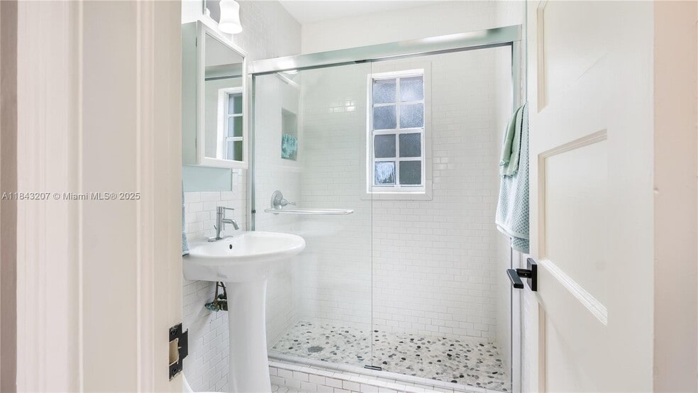 Building Photo - 49 Alcantarra Ave