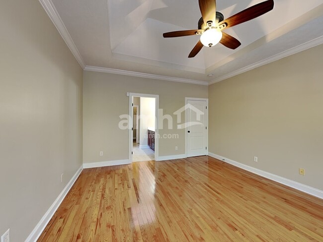 Building Photo - 824 Daybreak Dr