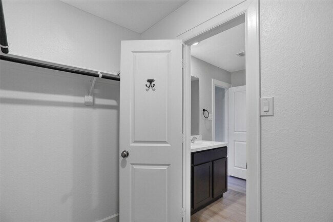 Building Photo - 4235 Palmetto Grv Ln